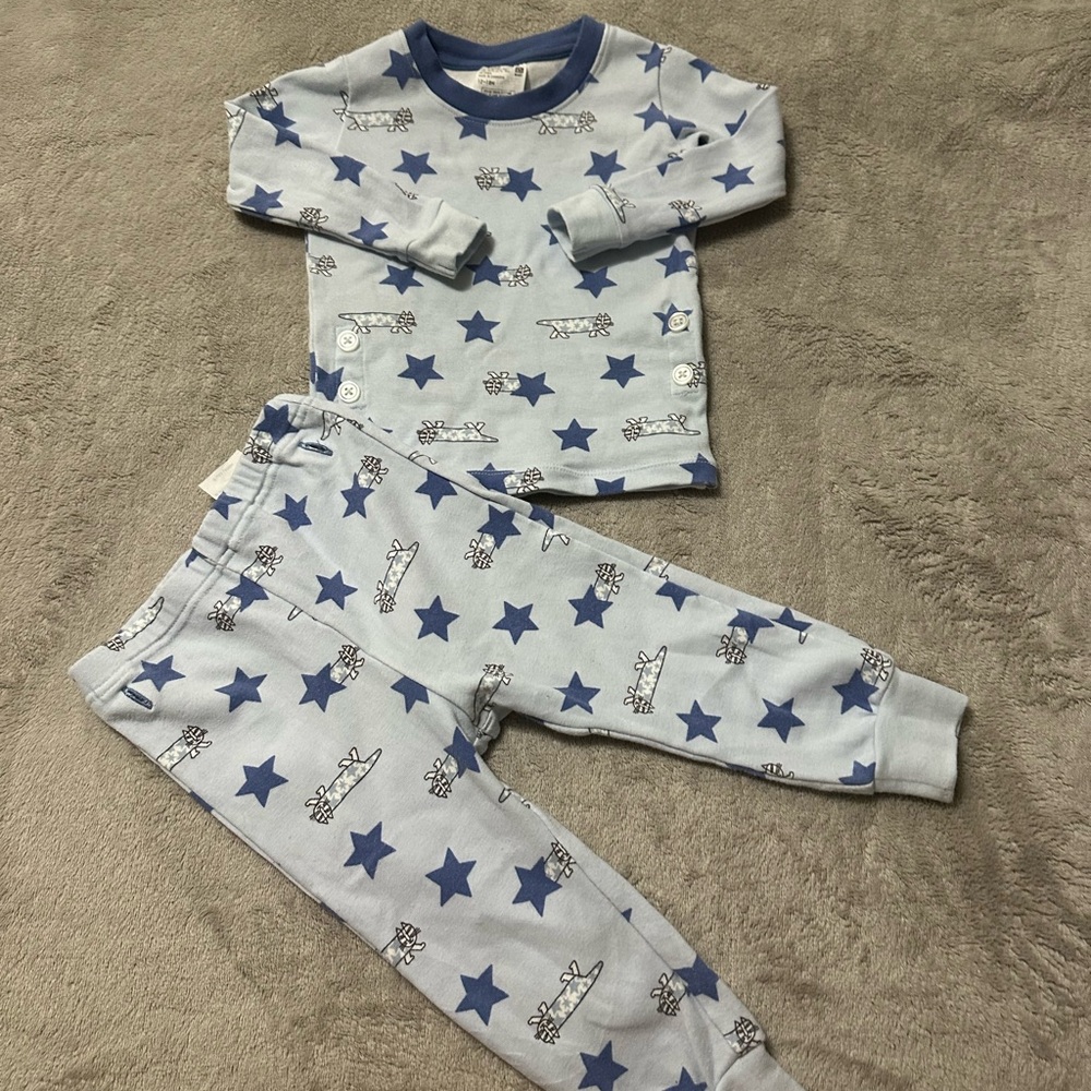 Uniqlo Blue and White Pajama Set with Star Pattern